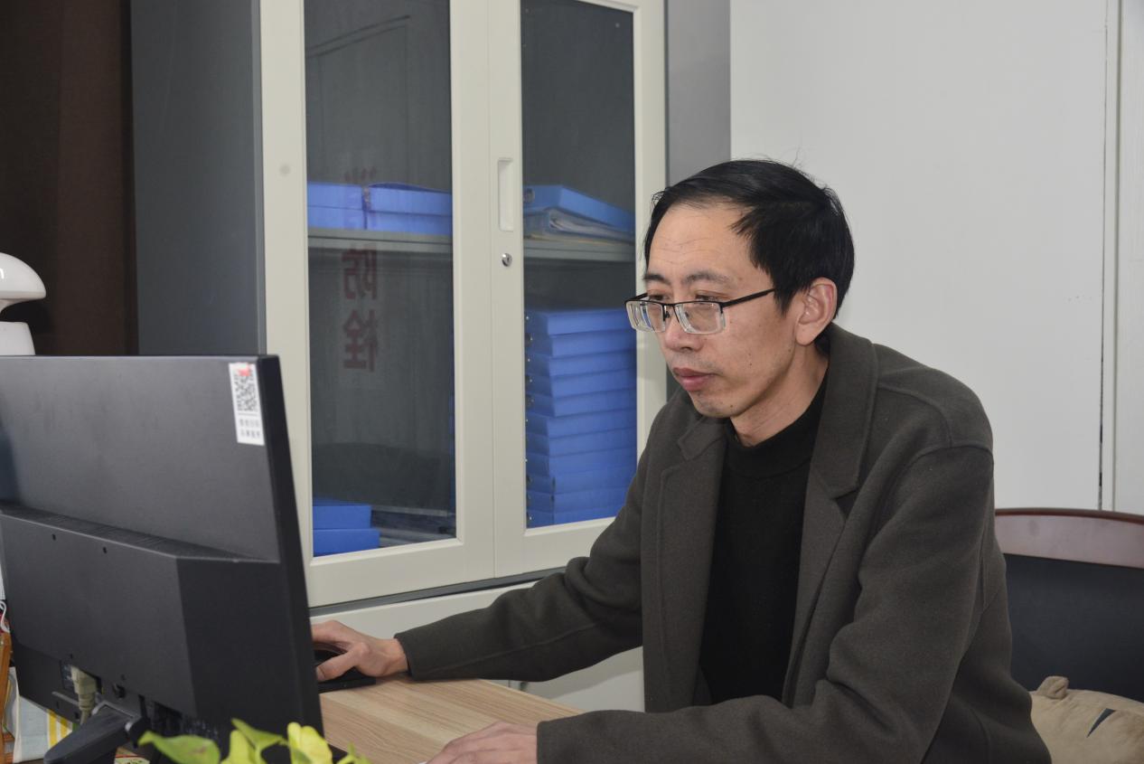 謹(jǐn)嚴(yán)細(xì)實 盡職盡責(zé)&mdash;&mdash;灌東鹽場劉洪建.jpg